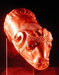 Rhyton a forma di testa di muflone (oro)